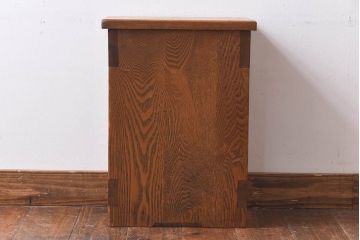 中古　ニレ材　ノスタルジックな佇まいの学校スツール(花台、ディスプレー台)