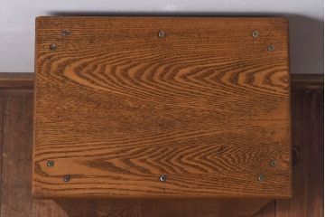 中古　ニレ材　ノスタルジックな佇まいの学校スツール(花台、ディスプレー台)