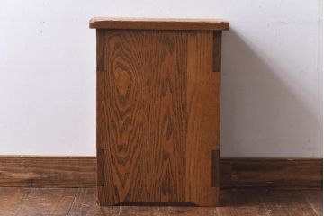 中古　ニレ材　ノスタルジックな佇まいの学校スツール(花台、ディスプレー台)(1)
