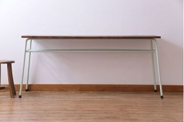 アンティーク家具　ヒノキ無垢材　淡いカラーのペイント鉄脚テーブル(作業台、カウンターテーブル)(2)
