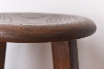 レトロ家具　昭和レトロ　ケヤキ材　丸くへこんだ形が愛らしいスツール(チェア、イス)