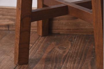 レトロ家具　昭和レトロ　ケヤキ材　丸くへこんだ形が愛らしいスツール(チェア、イス)