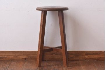 レトロ家具　昭和レトロ　ケヤキ材　丸くへこんだ形が愛らしいスツール(チェア、イス)