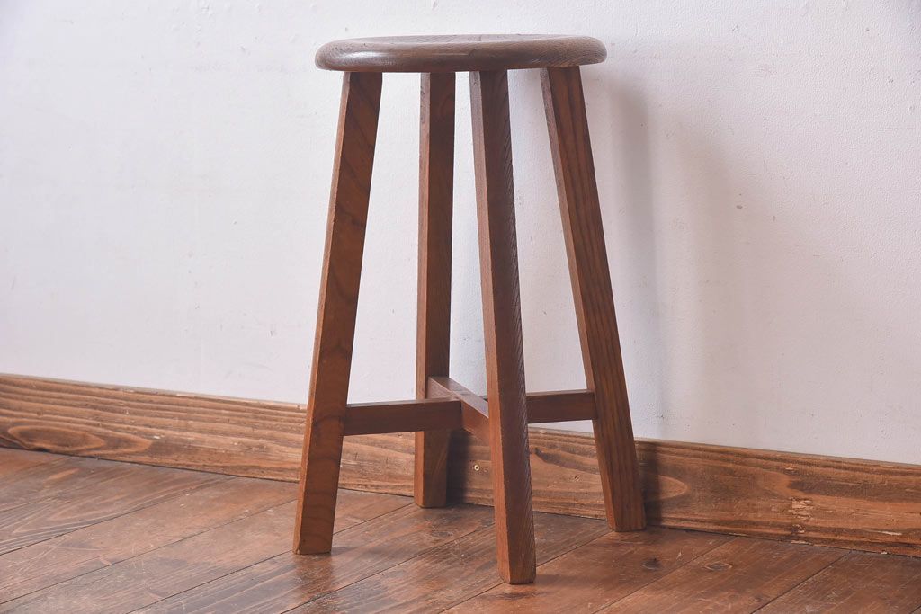 レトロ家具　昭和レトロ　ケヤキ材　丸くへこんだ形が愛らしいスツール(チェア、イス)