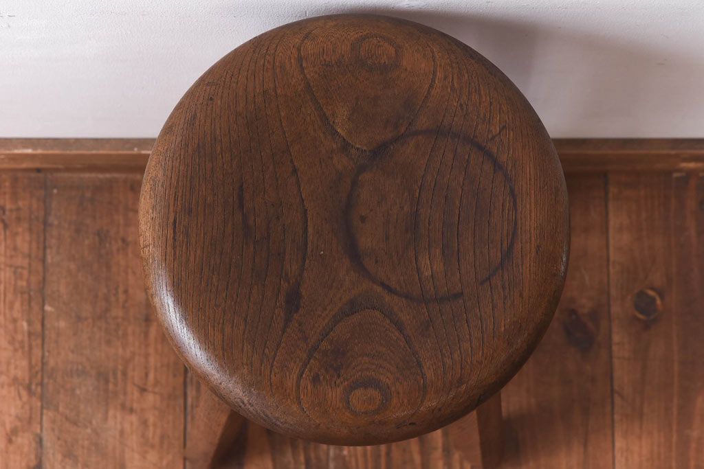 レトロ家具　昭和レトロ　ケヤキ材　丸くへこんだ形が愛らしいスツール(チェア、イス)