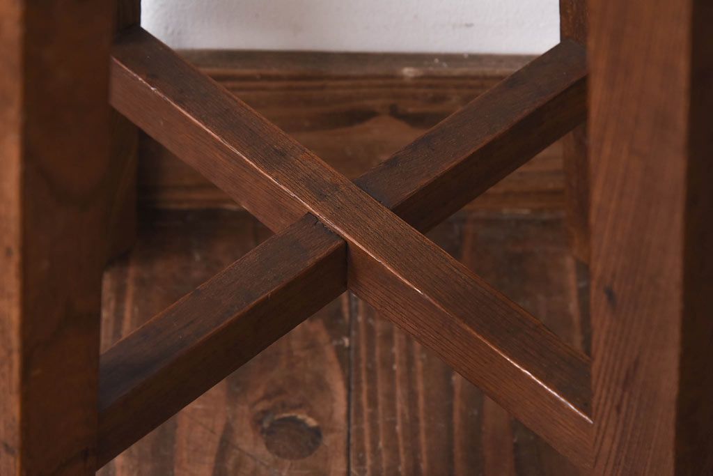 レトロ家具　昭和レトロ　ケヤキ材　丸くへこんだ形が愛らしいスツール(チェア、イス)