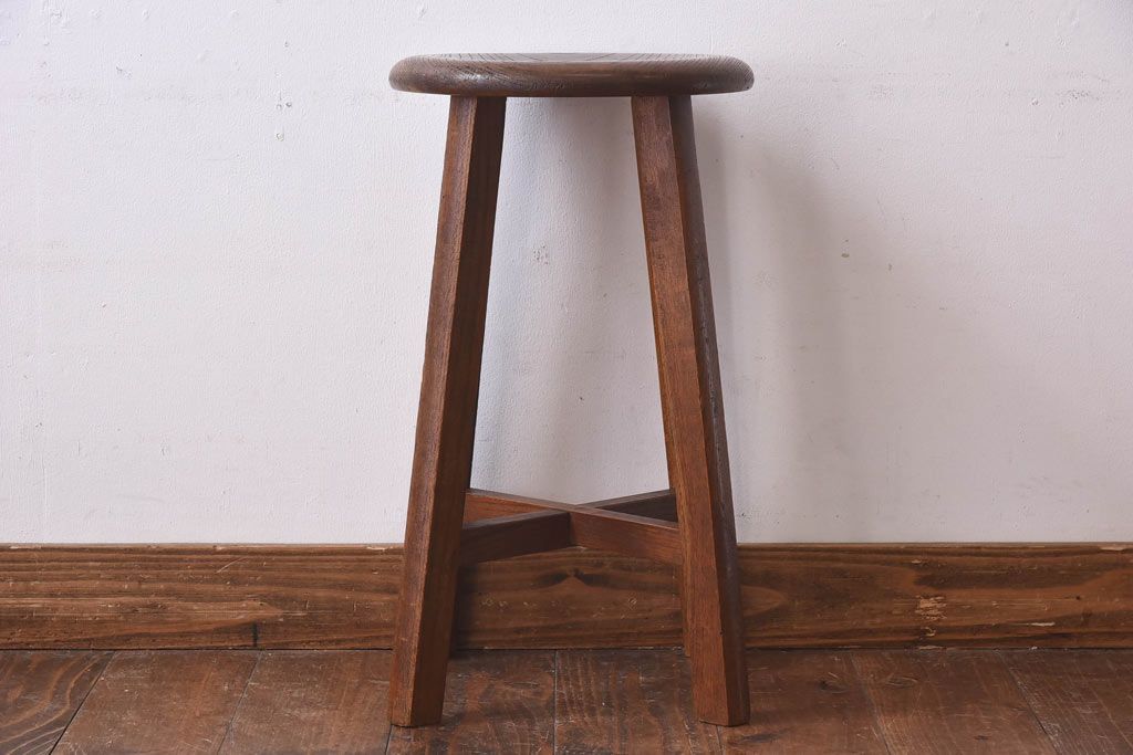 レトロ家具　昭和レトロ　ケヤキ材　丸くへこんだ形が愛らしいスツール(チェア、イス)