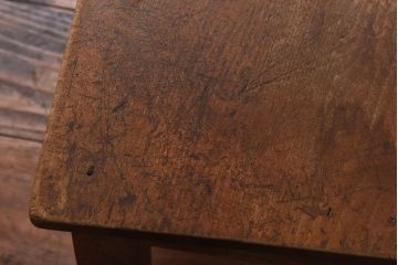 レトロ家具　昭和期　レトロな雰囲気が漂う小さなチェア(椅子、小イス)