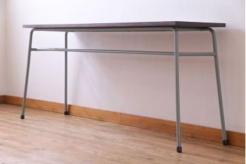 アンティーク家具　ヒノキ無垢材　シンプルな作りのペイント鉄脚テーブル(作業台、カウンターテーブル)(1)