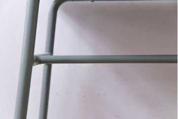 アンティーク家具　ヒノキ無垢材　シンプルな作りのペイント鉄脚テーブル(作業台、カウンターテーブル)(1)