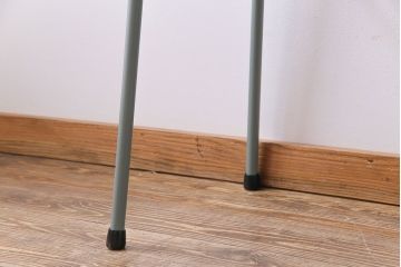 アンティーク家具　ヒノキ無垢材　シンプルな作りのペイント鉄脚テーブル(作業台、カウンターテーブル)(1)