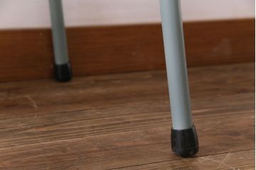 アンティーク家具　ヒノキ無垢材　シンプルな作りのペイント鉄脚テーブル(作業台、カウンターテーブル)(1)