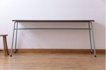 アンティーク家具　ヒノキ無垢材　シンプルな作りのペイント鉄脚テーブル(作業台、カウンターテーブル)(1)
