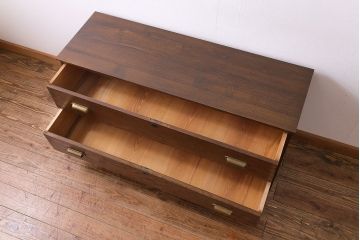 アンティーク家具　昭和初期　栓材　上品な意匠のローチェスト(ローボード、サイドボード、引き出し)(1)