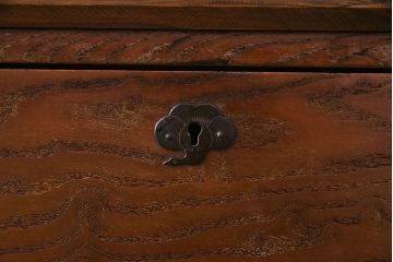 アンティーク家具　昭和初期　栓材　上品な意匠のローチェスト(ローボード、サイドボード、引き出し)(1)