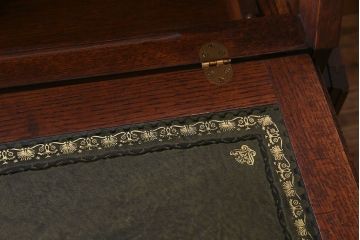 中古　old charm(オールドチャーム)　オーク材　珍しい作りのビューロー(ワークデスク、在宅ワーク、在宅用、キャビネット、収納棚)