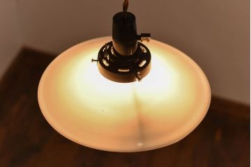 平笠シェードがレトロな雰囲気を醸すペンダントライト(天井照明、吊り下げ照明)2個セット(2)