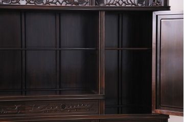 中古　民芸家具　黒檀材(唐木)製　高級品!彫刻が素晴らしいサイドボード(キャビネット、飾り棚)(定価約220万円)(1)