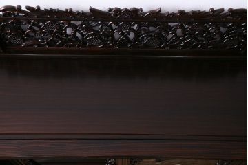 中古　民芸家具　黒檀材(唐木)製　高級品!彫刻が素晴らしいサイドボード(キャビネット、飾り棚)(定価約220万円)(1)