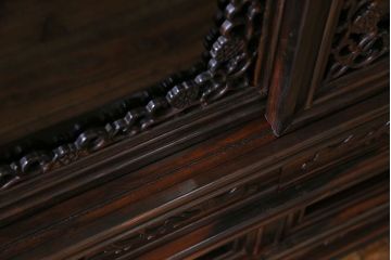 中古　民芸家具　黒檀材(唐木)製　高級品!彫刻が素晴らしいサイドボード(キャビネット、飾り棚)(定価約220万円)(1)