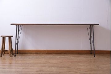 ラワン材一枚板　味わいある古材をリメイクした鉄脚サイドテーブル(作業台、飾り台、カフェテーブル)