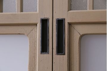 ペイント家具　すりガラス・ダイヤガラス入り　レトロな雰囲気のガラス格子戸(建具、引き戸、ガラス帯戸)2枚組