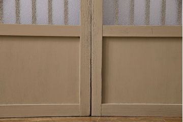 ペイント家具　すりガラス・ダイヤガラス入り　レトロな雰囲気のガラス格子戸(建具、引き戸、ガラス帯戸)2枚組