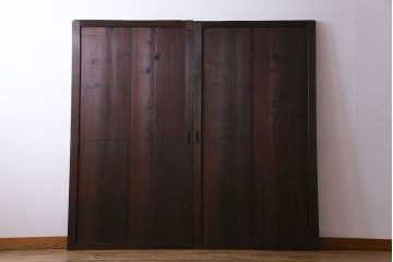 和製アンティーク　鋲が重厚感と渋さを醸し出す板戸(引き戸、建具)2枚セット(1)