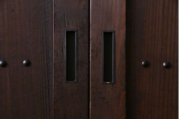 和製アンティーク　鋲が重厚感と渋さを醸し出す板戸(引き戸、建具)2枚セット(1)