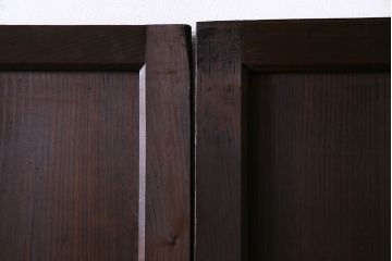 和製アンティーク　鋲が重厚感と渋さを醸し出す板戸(引き戸、建具)2枚セット(1)