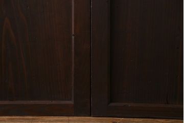 和製アンティーク　鋲が重厚感と渋さを醸し出す板戸(引き戸、建具)2枚セット(1)