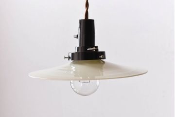 昭和レトロ　柔らかな光を作り出す平笠シェードのペンダントライト(天井照明、吊り下げ照明、電笠)
