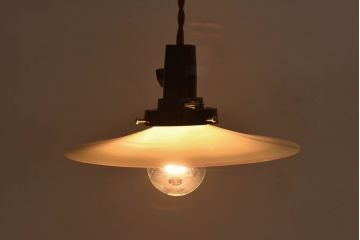 昭和レトロ　柔らかな光を作り出す平笠シェードのペンダントライト(天井照明、吊り下げ照明、電笠)