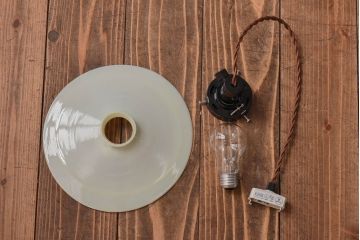 昭和レトロ　柔らかな光を作り出す平笠シェードのペンダントライト(天井照明、吊り下げ照明、電笠)