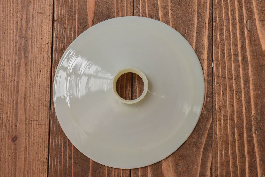 昭和レトロ　柔らかな光を作り出す平笠シェードのペンダントライト(天井照明、吊り下げ照明、電笠)