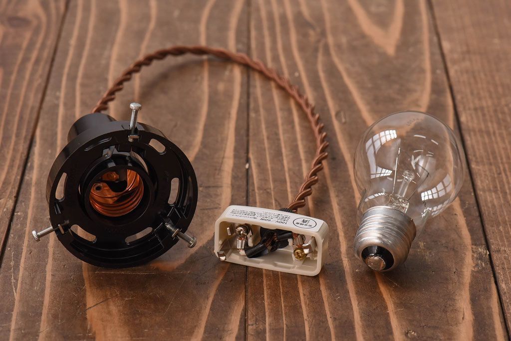 昭和レトロ　柔らかな光を作り出す平笠シェードのペンダントライト(天井照明、吊り下げ照明、電笠)