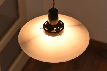 昭和レトロ　柔らかな光を作り出す平笠シェードのペンダントライト(天井照明、吊り下げ照明、電笠)(2)