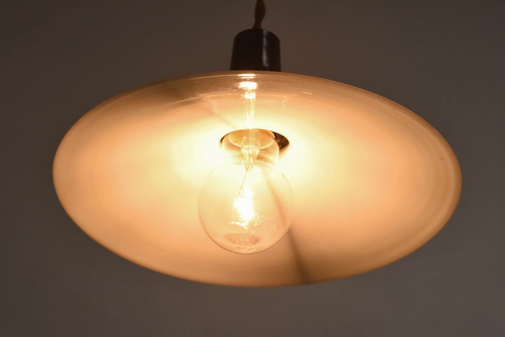昭和レトロ　柔らかな光を作り出す平笠シェードのペンダントライト(天井照明、吊り下げ照明、電笠)(2)