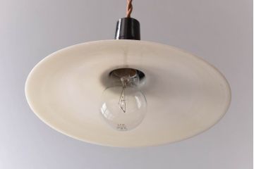 昭和レトロ　柔らかな光を作り出す平笠シェードのペンダントライト(天井照明、吊り下げ照明、電笠)(2)