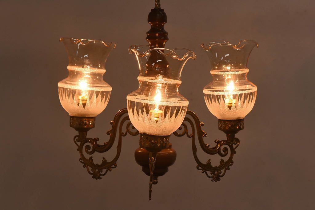 イタリアビンテージ　シックな高級感を演出するシャンデリア(天井照明、ランプ)