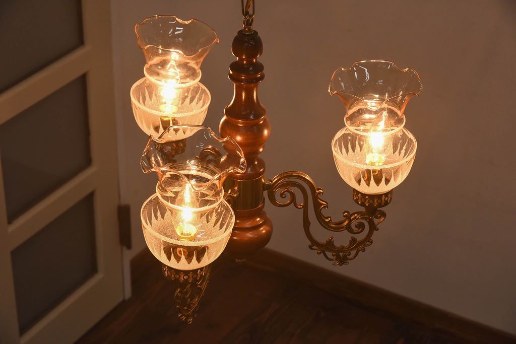 イタリアビンテージ　シックな高級感を演出するシャンデリア(天井照明、ランプ)