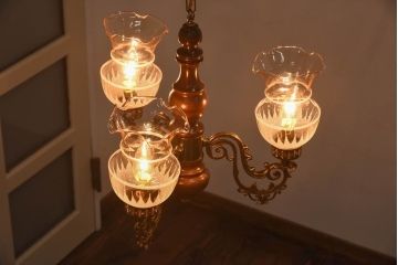 イタリアビンテージ　シックな高級感を演出するシャンデリア(天井照明、ランプ)