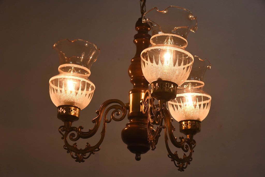 イタリアビンテージ　シックな高級感を演出するシャンデリア(天井照明、ランプ)