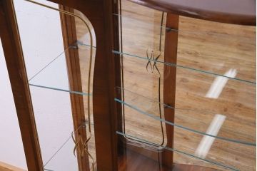 アンティーク家具　イギリス　アンティークスタイルの空間作りに活躍するガラスキャビネット(ガラスケース、ショーケース、飾り棚)