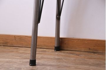 古材リメイク　天板にヒノキ一枚板を使用したシンプルな鉄脚テーブル(サイドテーブル、飾り台)