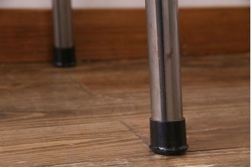 古材リメイク　天板にヒノキ一枚板を使用したシンプルな鉄脚テーブル(サイドテーブル、飾り台)
