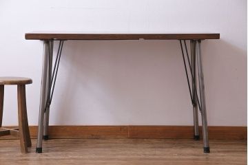 古材リメイク　天板にヒノキ一枚板を使用したシンプルな鉄脚テーブル(サイドテーブル、飾り台)
