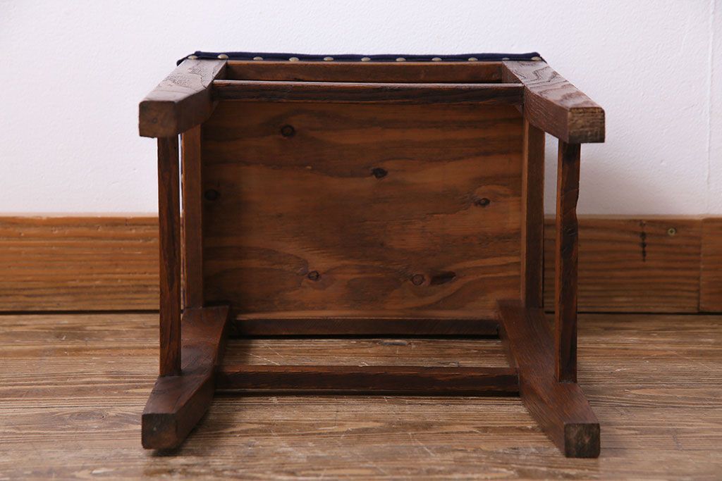 レトロ家具　昭和レトロ　ケヤキ材　シックな空間にも馴染むクッションスツール(イス・チェア)