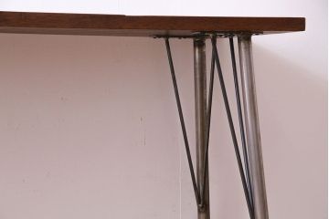 ラワン材一枚板　趣のある古材で作成したリメイク鉄脚テーブル(飾り台、カウンターテーブル)