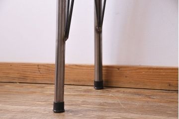 ラワン材一枚板　趣のある古材で作成したリメイク鉄脚テーブル(飾り台、カウンターテーブル)